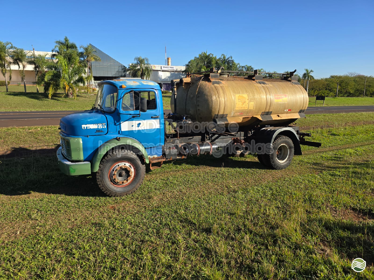 CAMINHAO MERCEDES-BENZ MB 1114 Tanque Pipa Cavalo 4x2 RD Tratores - Itapolis ITAPOLIS SÃO PAULO SP